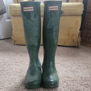 Hunter Women's Original Tall Rain Boots in green. 